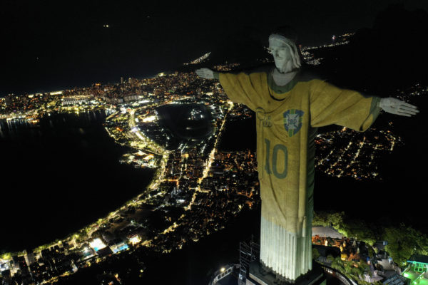 Egy évvel a halála után Pelére emlékezett Brazília