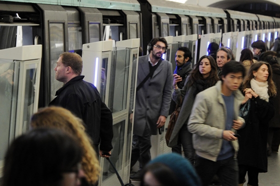 Élet+Stílus: Petíciót indítottak Párizsban, hogy ne nevezzenek el egy metróállomást Serge Gainsbourg botrányos pop-art-ikonról