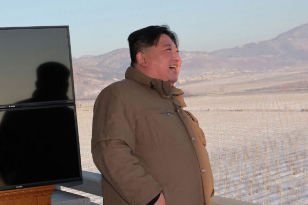 Észak-Korea „támadóbb” lépésekkel fenyegetőzik a hétfői rakétakísérlethez kapcsolódva