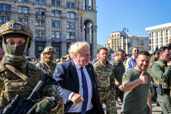 Fehér hajú torzszülöttnek nevezte Boris Johnsont Dmitrij Medvegyev