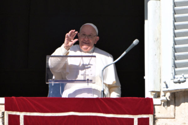 Ferenc pápa a béke útjainak megnyitását sürgette advent harmadik vasárnapján