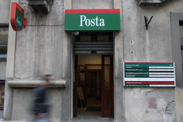 Fontos változásra figyelmeztet a Magyar Posta, erről most haladéktalanul tudnia kell