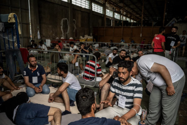 Görögország 30 ezer migránsnak ad tartózkodási és munkavállalási engedélyt