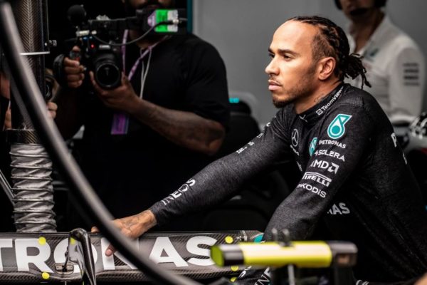 Hamilton szoros kapcsolatot ápol a Ferrari vezetőségével