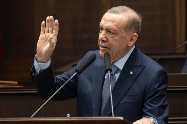 Hétfőn forgalomkorlátozások lesznek a török elnök látogatása miatt