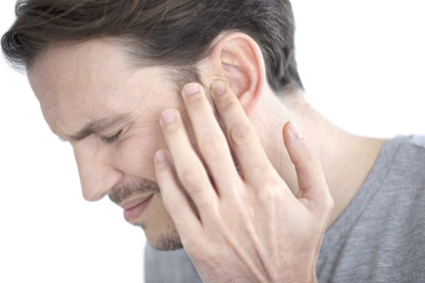 Hogyan lehet enyhítheti a fülfájást otthon?
