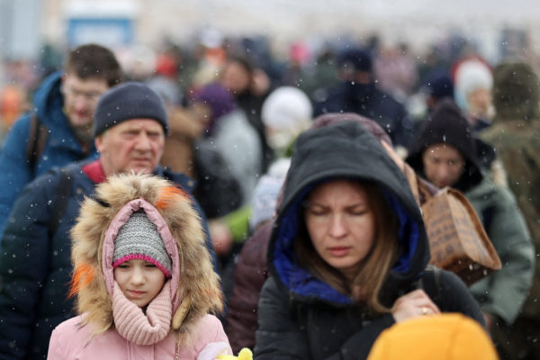 Írország csökkenteni fogja az újonnan érkező ukrajnai menekülteknek járó juttatásokat és lakhatási támogatást