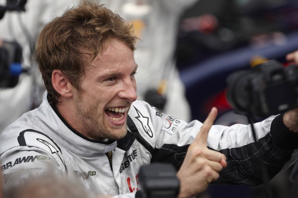 Jenson Button visszatér a versenypályákra