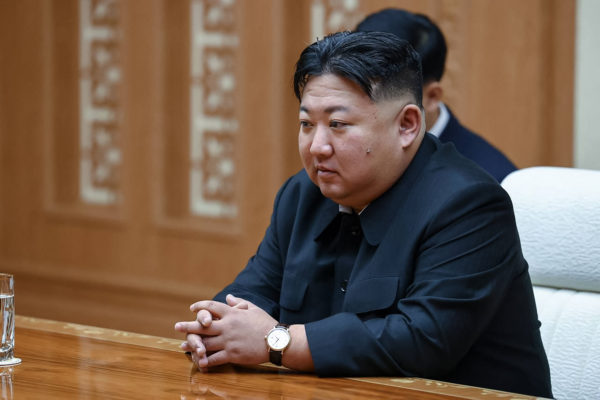 Kim Dzsong Un autót váltott, fittyet hányva a szankciókra
