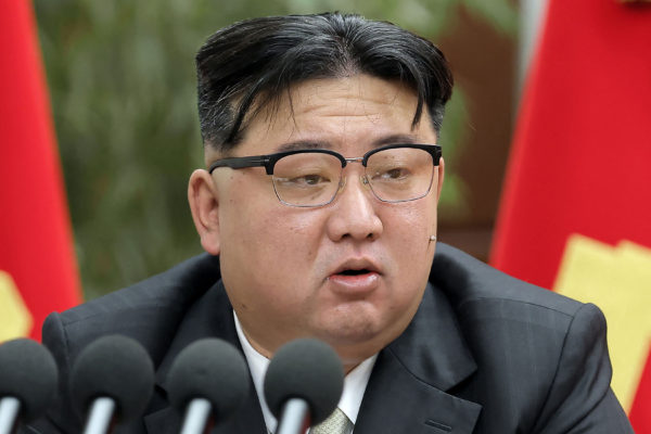 Kim Dzsong Un szerint az Egyesült Államok és szövetségesei fokozzák a térségbeli feszültséget