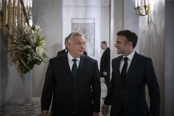 Macronnal vacsorázott Orbán Viktor + VIDEÓ
