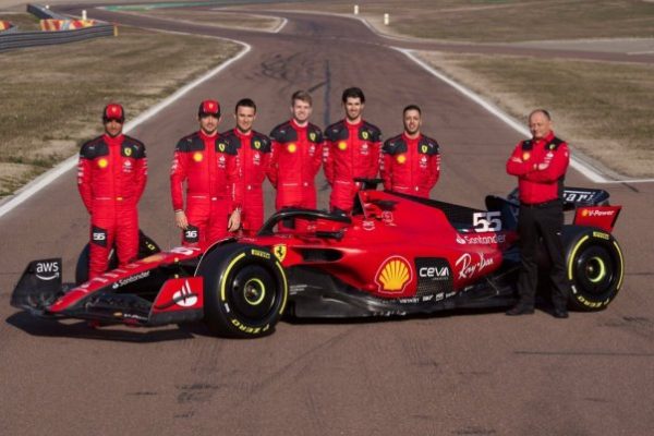 Melyik F1-es csapat autóbemutatóját várjátok?