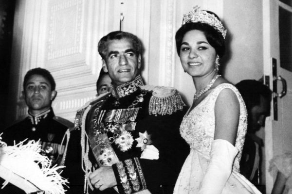 Miért üldözték el az irániak uralkodójukat, Reza Pahlavi saht?