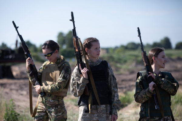 Nem kell tovább boxert viselniük az ukrán női katonáknak
