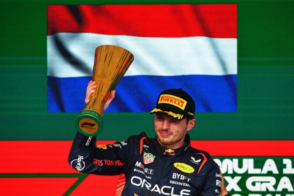 Nem Verstappen az év holland sportolója, az eltűnt Hill trófeája – pénteki F1-es hírek