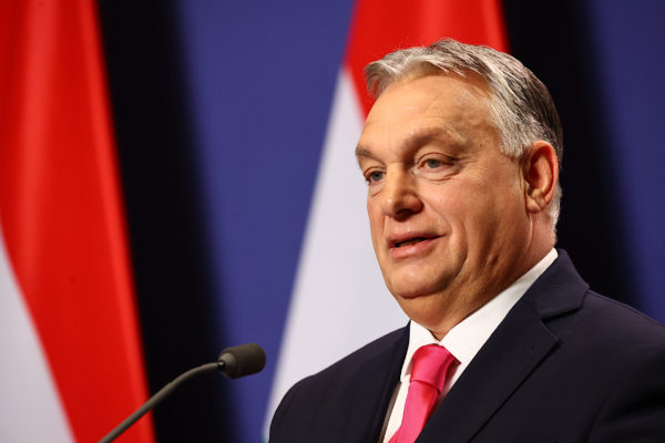 Orbán Viktor 26 országot nem védhet meg saját vezetőiktől