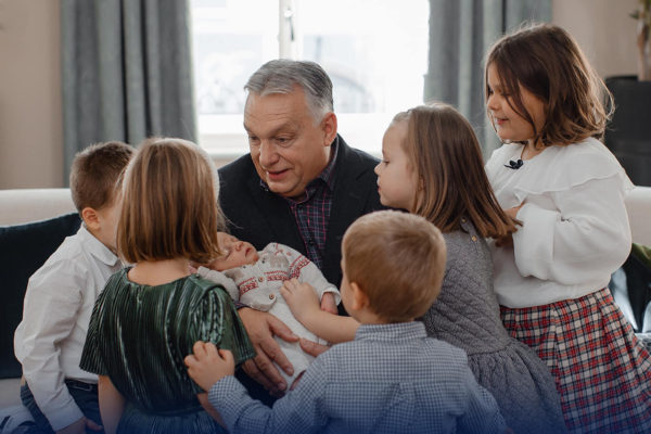 Orbán Viktor: Áldott karácsonyt mindenkinek!