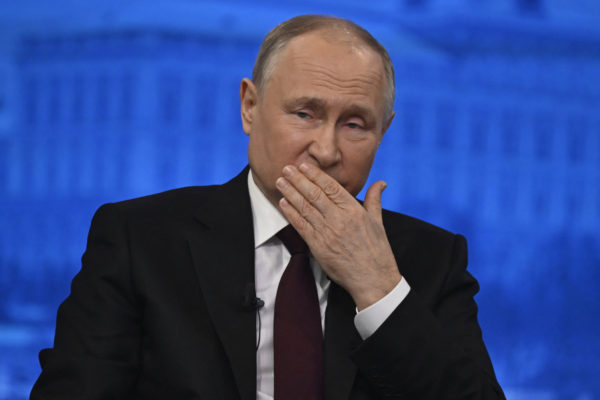 „Putyinnak hamarosan vége, Moszkva nem nyerhet” – bohókás hangulatba került szilveszterre az Independent