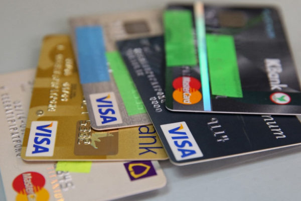 Ritkábban, de nagyobb összegű kárt okoznak a bankkártya -csalók