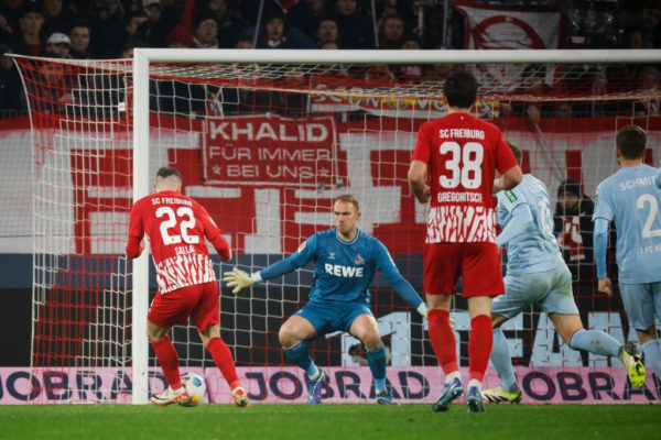 Sallai gólt fejelt, a Freiburg sorozatban harmadszor nyert
