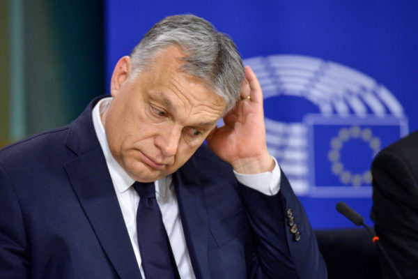 Süddeutsche Zeitung: Orbán helyeset lépett
