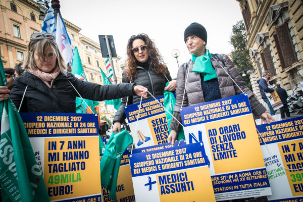 Sztrájkba lépnek az olasz egészségügyi dolgozók éjféltől
