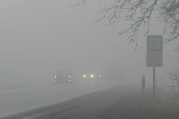 Tartós, sűrű köd lesz: a fél ország veszélyjelzést kapott