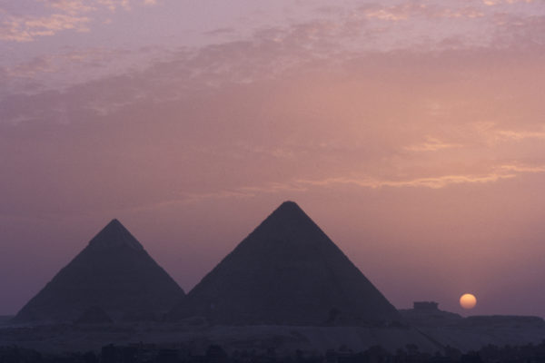 Teljes sokk, az egyiptomi piramisoknál a kövek között találták