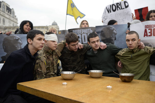 Ukrajna már a külföldön tartózkodó ukrán férfiakat is mozgósítaná