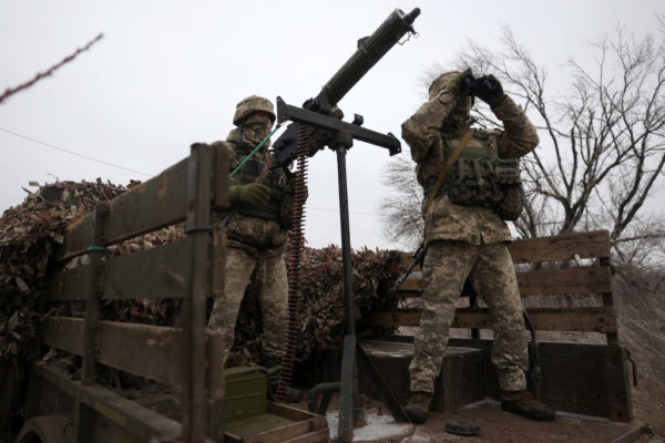 Ukrán szárazföldi erők parancsnoka: Továbbra is nehéz a helyzet a frontvonalakon