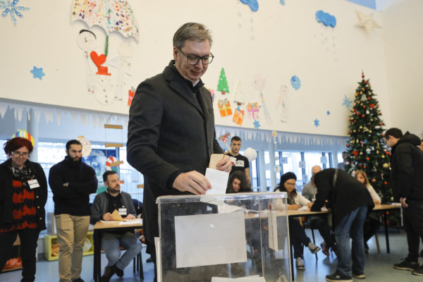 Vučić megerősödve kerülhet ki a választásból