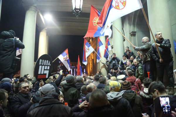 Zaharova szerint Szerbiában lesz „az újabb Majdan”