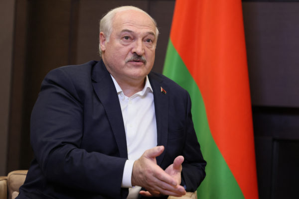 A fehérorosz elnök törvényben terjesztette ki önmaga és családja kiváltságait