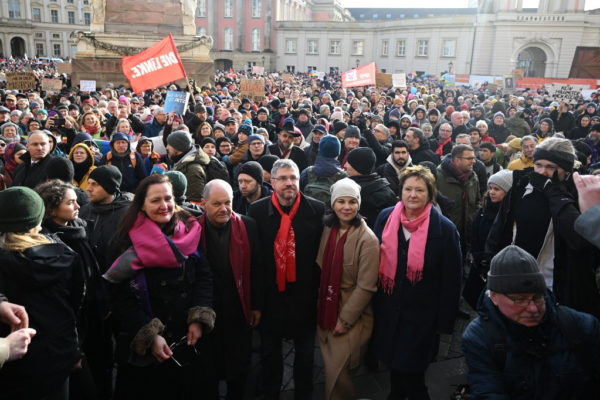 A német kancellár is részt vett a szélsőjobb elleni tüntetésen Potsdamban