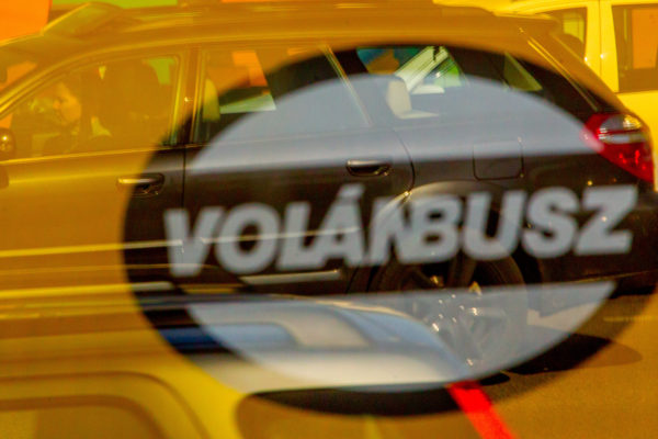 A Volánbusz arra kéri az autóbuszos két szakszervezetet, hogy még szerdán írja alá a bérmegállapodást