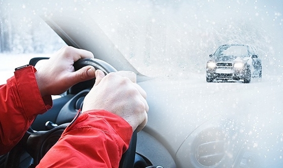 Autó: Figyelmeztetés az autósoknak: újra itt a tél, a hó, az ónos eső