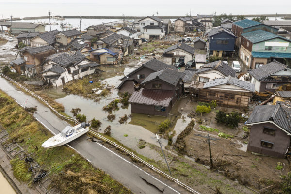 Az Egyesült Államok katonai logisztikai támogatást és segélyt nyújt a földrengés sújtotta Japánnak