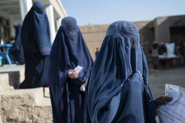 Az ENSZ felszólította az afganisztáni tálibokat, hogy engedjék iskolába járni a lányokat