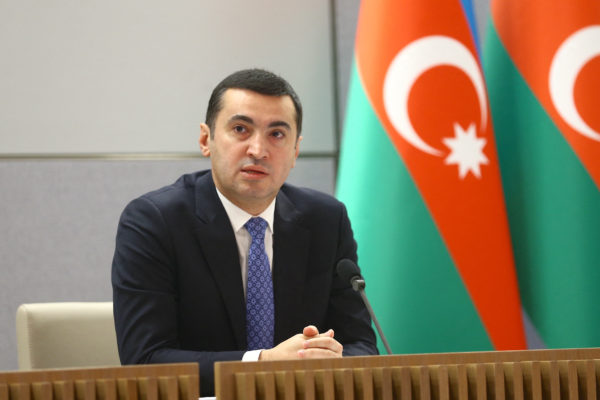Azerbajdzsán visszautasította Franciaország nyilatkozatát egy francia állampolgár őrizetbe vétele ügyében