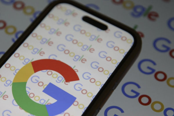 Beismeri a netezők eddigi megtévesztését a Google