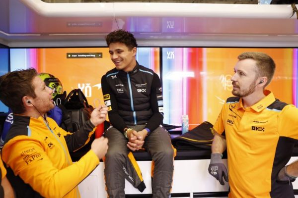 Bejelentés: Norris aláírt a McLarennél
