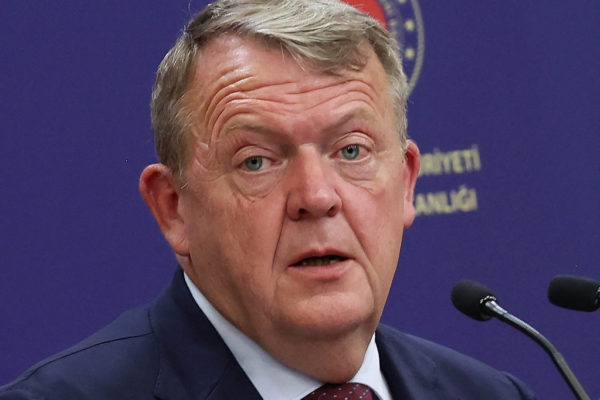 Dán külügyminiszter: Nagy ára lesz, ha a húszi támadások miatt veszélybe kerül a Vörös-tengeren át vezető út