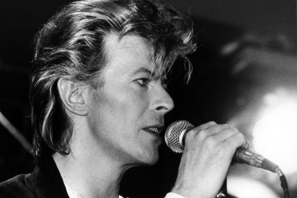 Egy párizsi utca fogja viselni David Bowie nevét