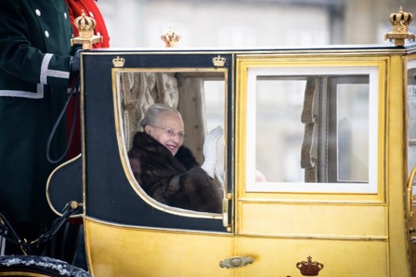 Élet+Stílus: Aranyozott hintóval vonult végig Koppenhágán II. Margit királynő