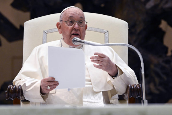 Ferenc pápa szerint a háború önmagában emberiesség elleni bűn