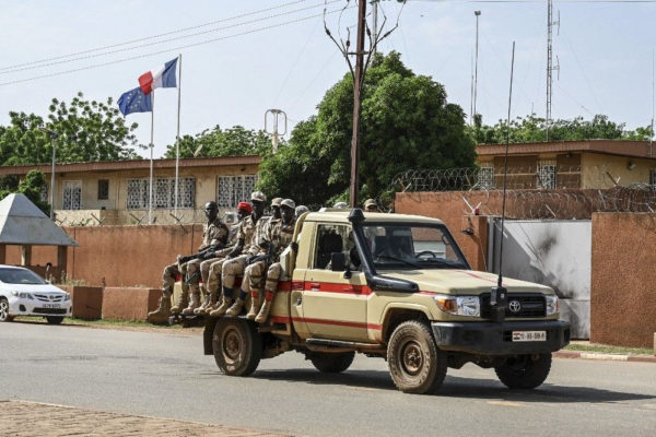 Franciaország határozatlan időre bezárta nigeri nagykövetségét