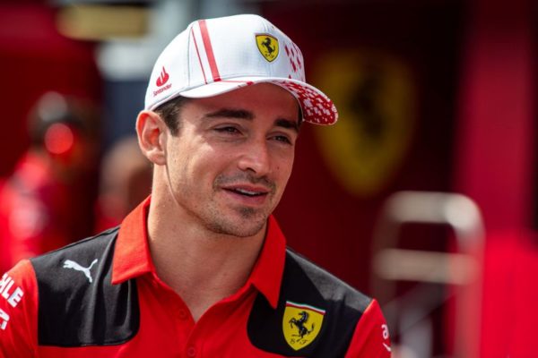 Hivatalos: Leclerc hosszabbított a Ferrarival