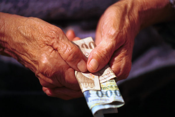 Ingyenes bankszámlát is nyithatnak a nyugdíjasok