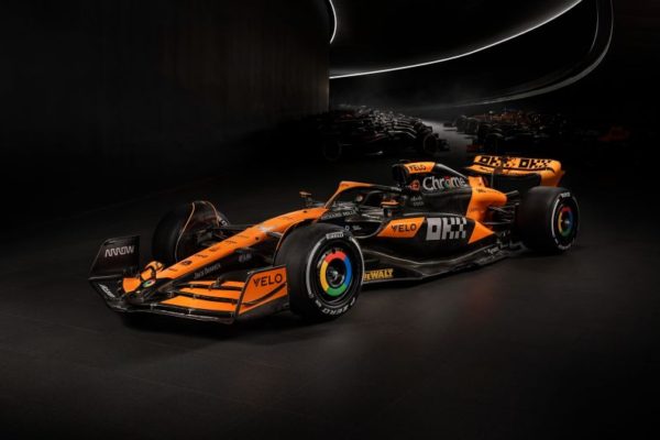 Itt az új McLaren festése, Sainz továbbra is vezeti a Dakart – kedd