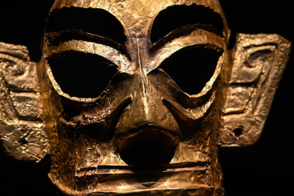 Jáde maszkot fedeztek fel a maja király piramis sírjában